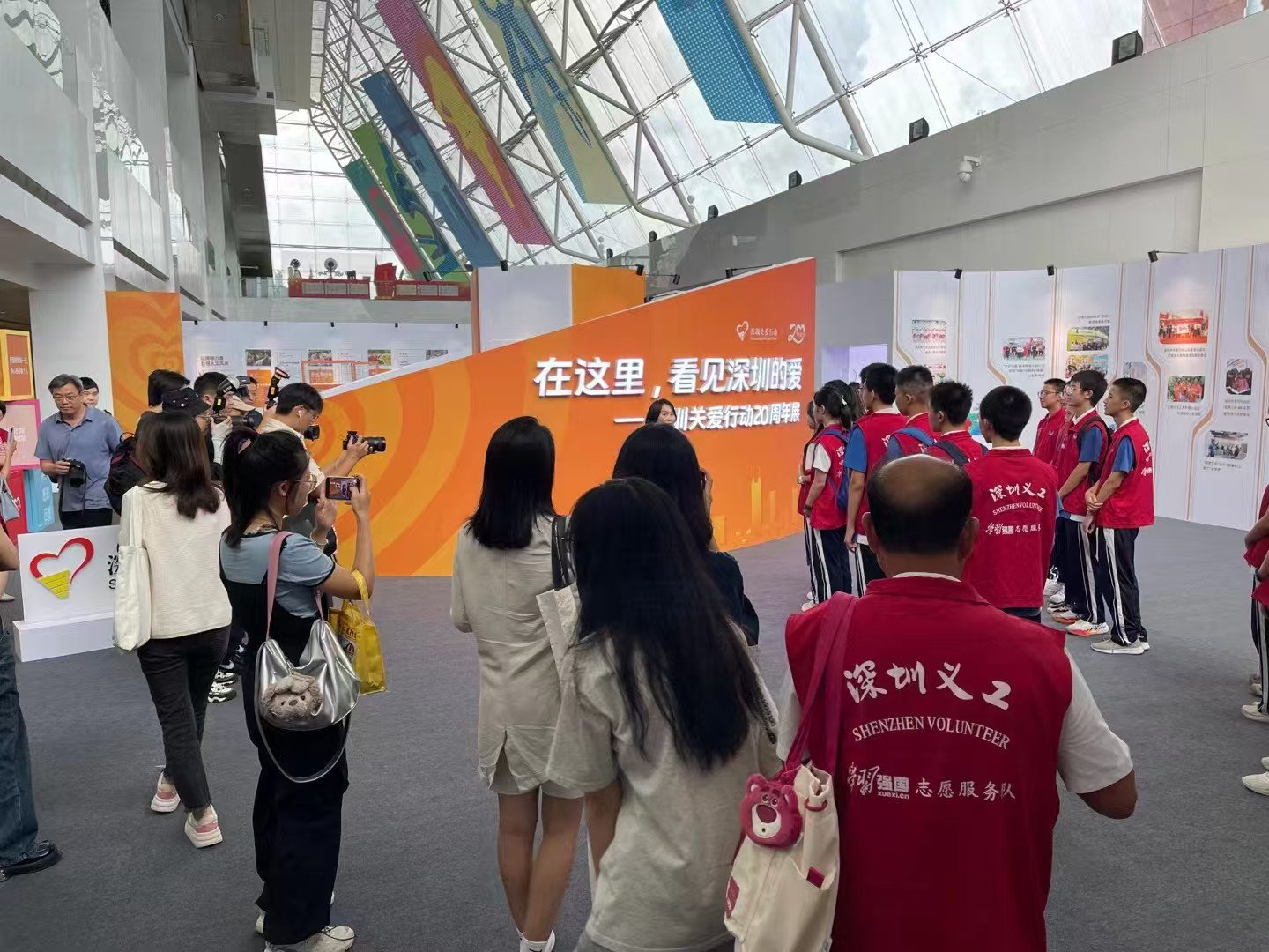 展厅多媒体设备选型避坑指南：互动大屏、投影怎么选？