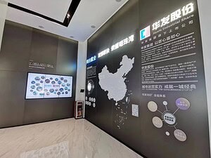 展馆内的地图与图文信息墙